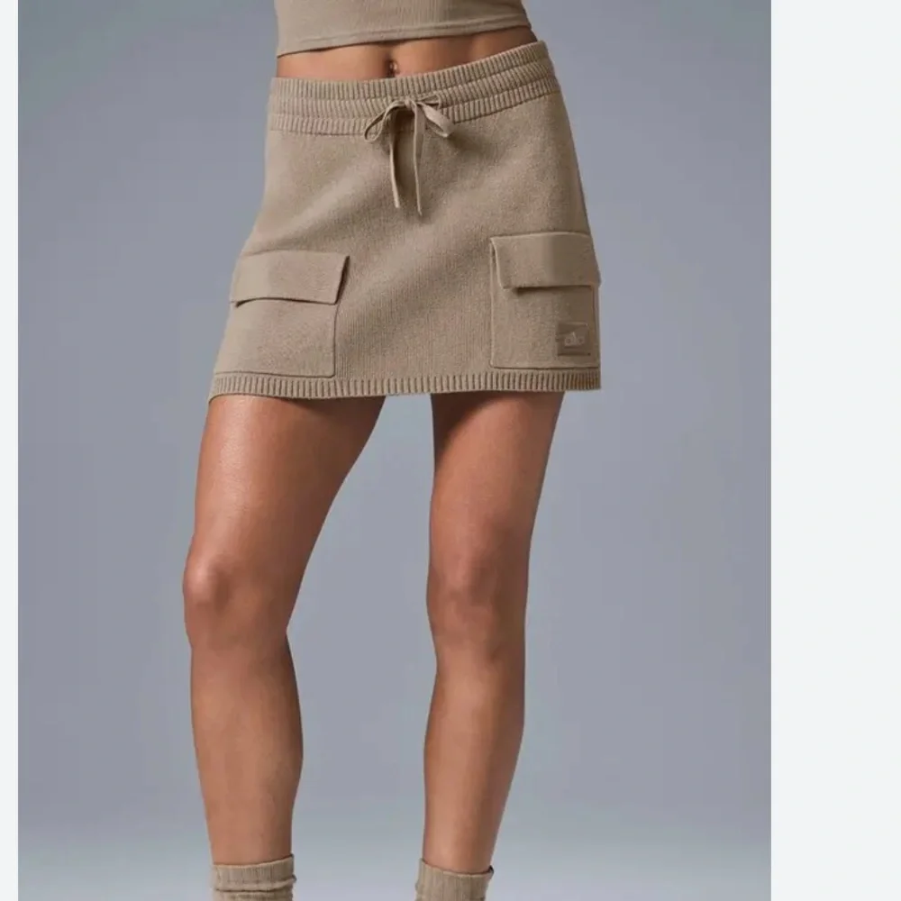 ALO Yoga Scholar Knit Cargo Mini Skirt - Gravel XXS